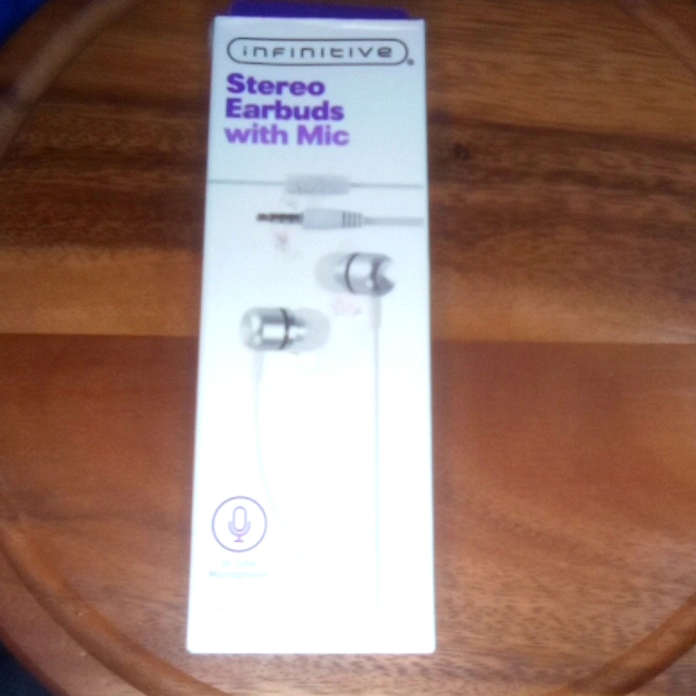 Stereo earbuds with mic.